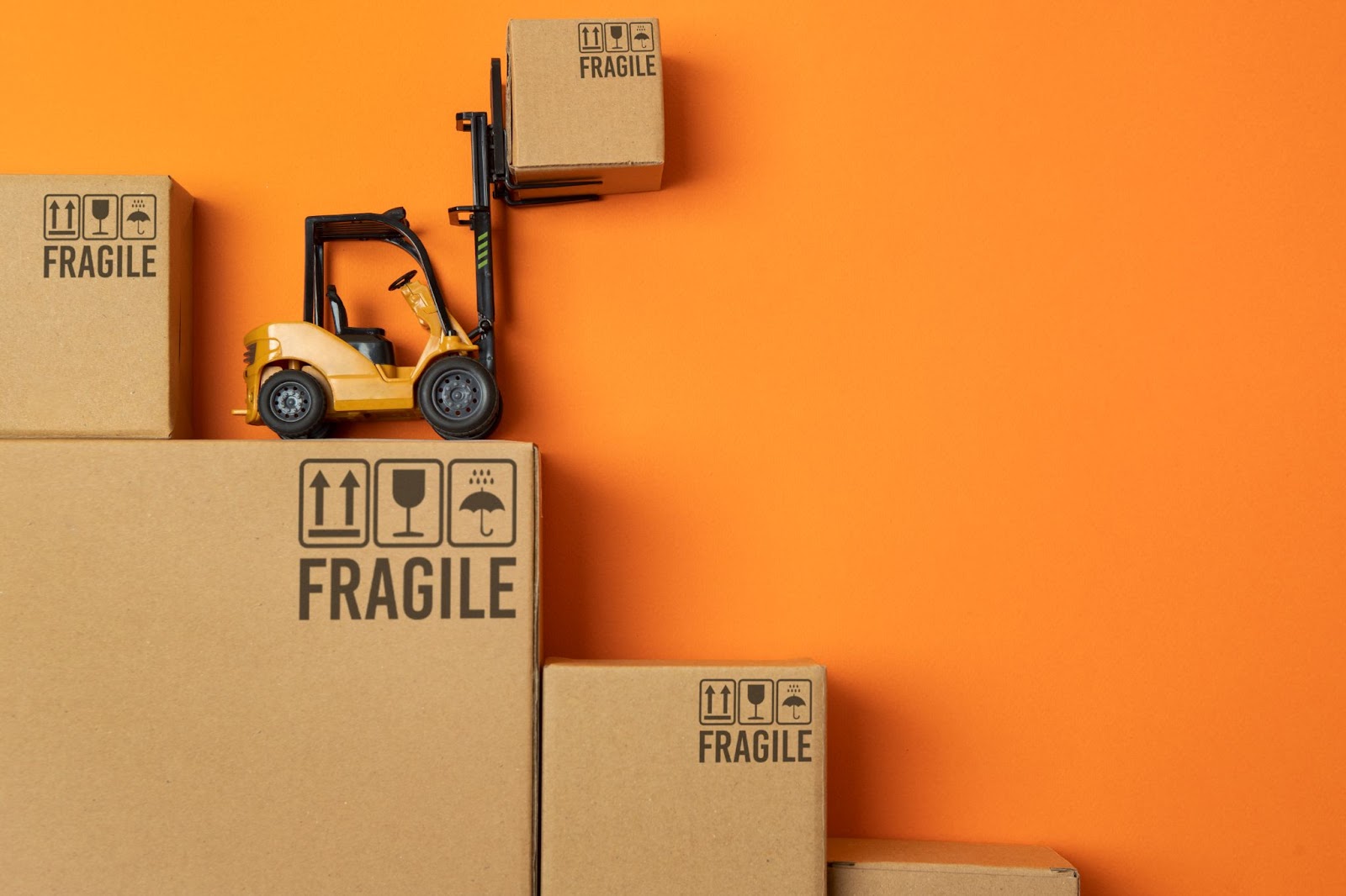 How to Ship Fragile Items Without Damage – Expert Guide for Safe Shipping 2 Boxes who shows that contains fragile itemes to be shipped