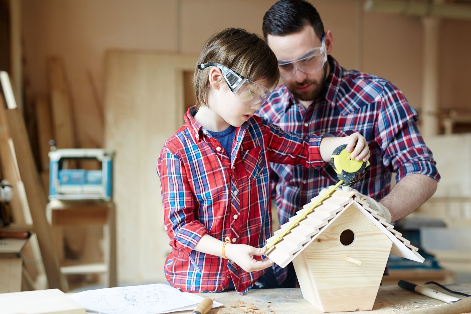How to Start a Profitable Home Improvement Dropshipping Business 1 Dad and Son working toghether buildng a bird-house using some home improvement products